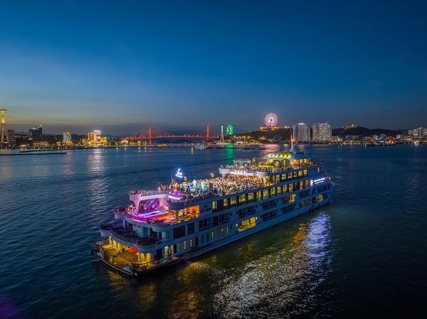 Ambassador Cruise Hạ Long