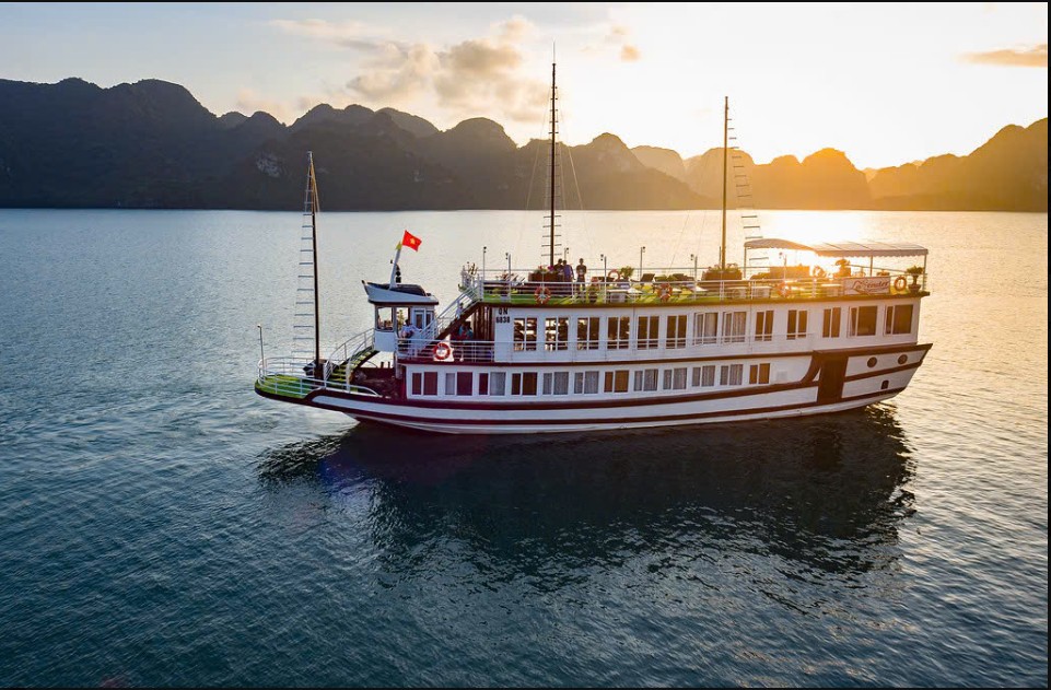 Lavender Elegend Halong Overnight Cruise