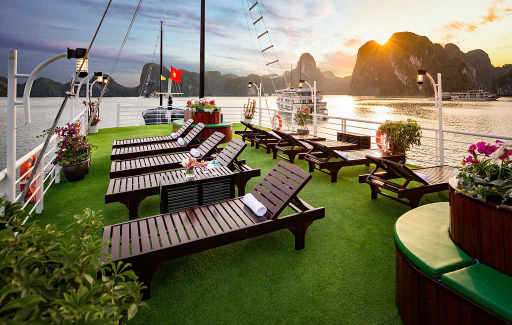 Lavender Elegend Halong Overnight Cruise