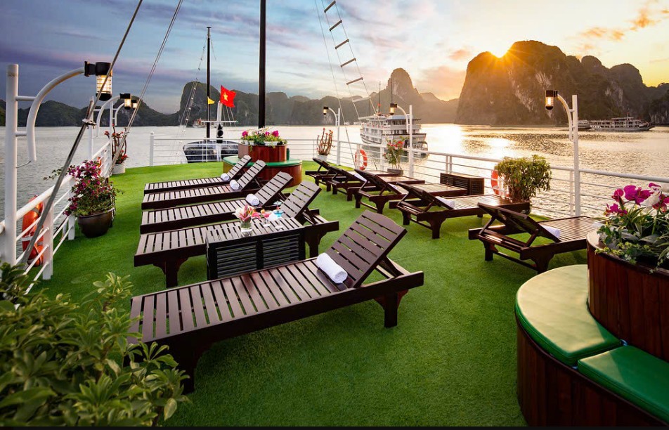 Lavender Elegend Halong Overnight Cruise Du thuyền 4 sao Lavender Hạ Long 2n1d, 3n2d