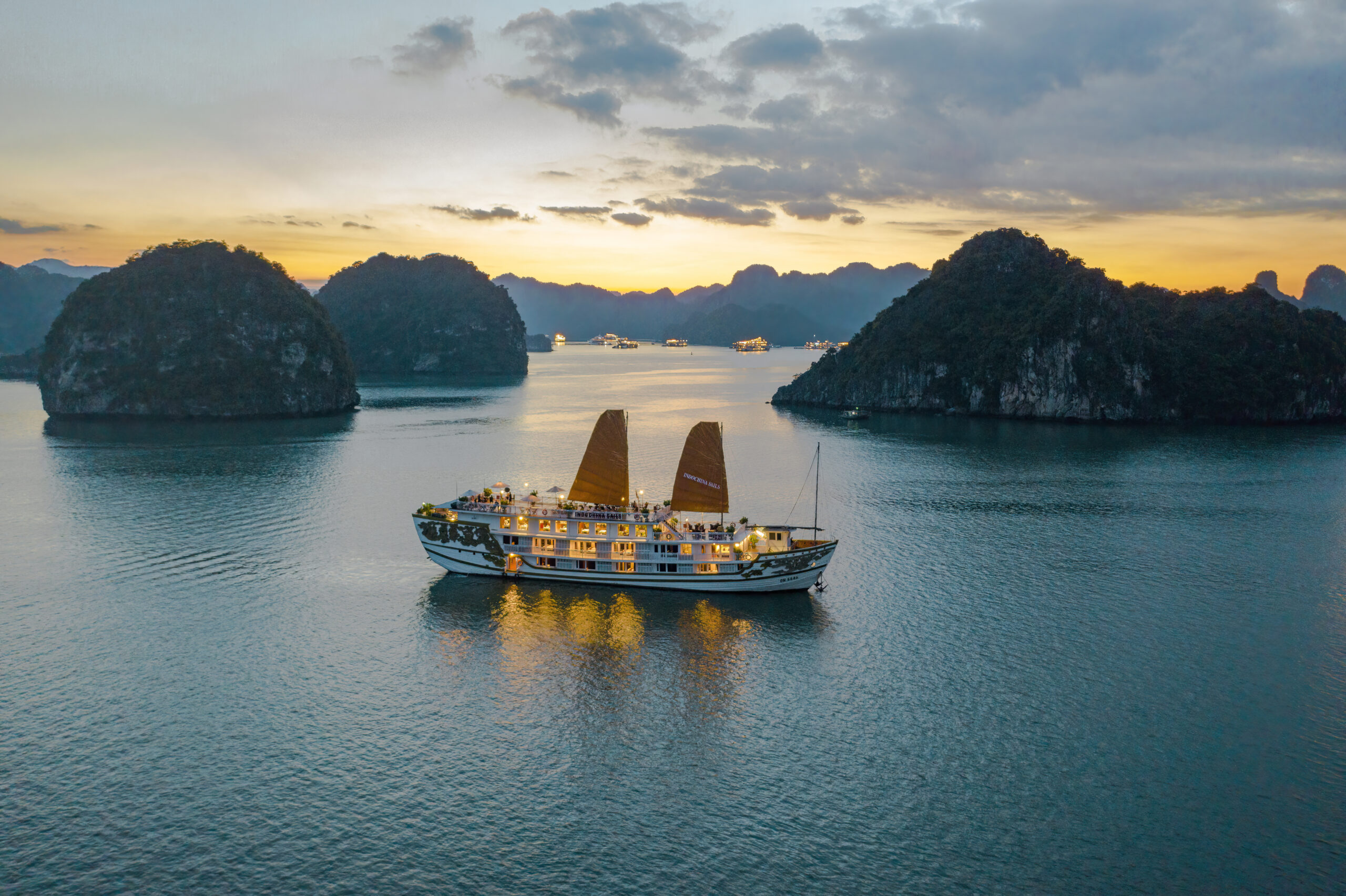 Indochina Sails Cruise Ha Long Du thuyền ngủ đêm 4 sao Vịnh Hạ Long: indochina sails tour 2n1d, 3n2d