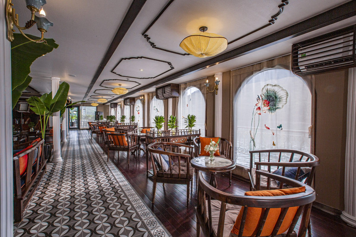 Indochine Cruise Lounge (2)