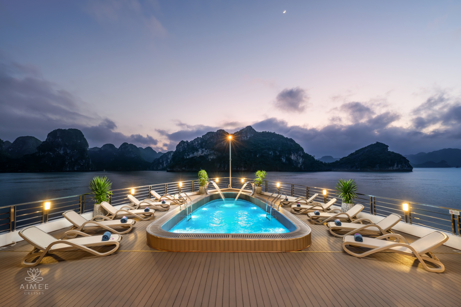 Aime'e Cruises - Sundara Jacuzzi Pool 4