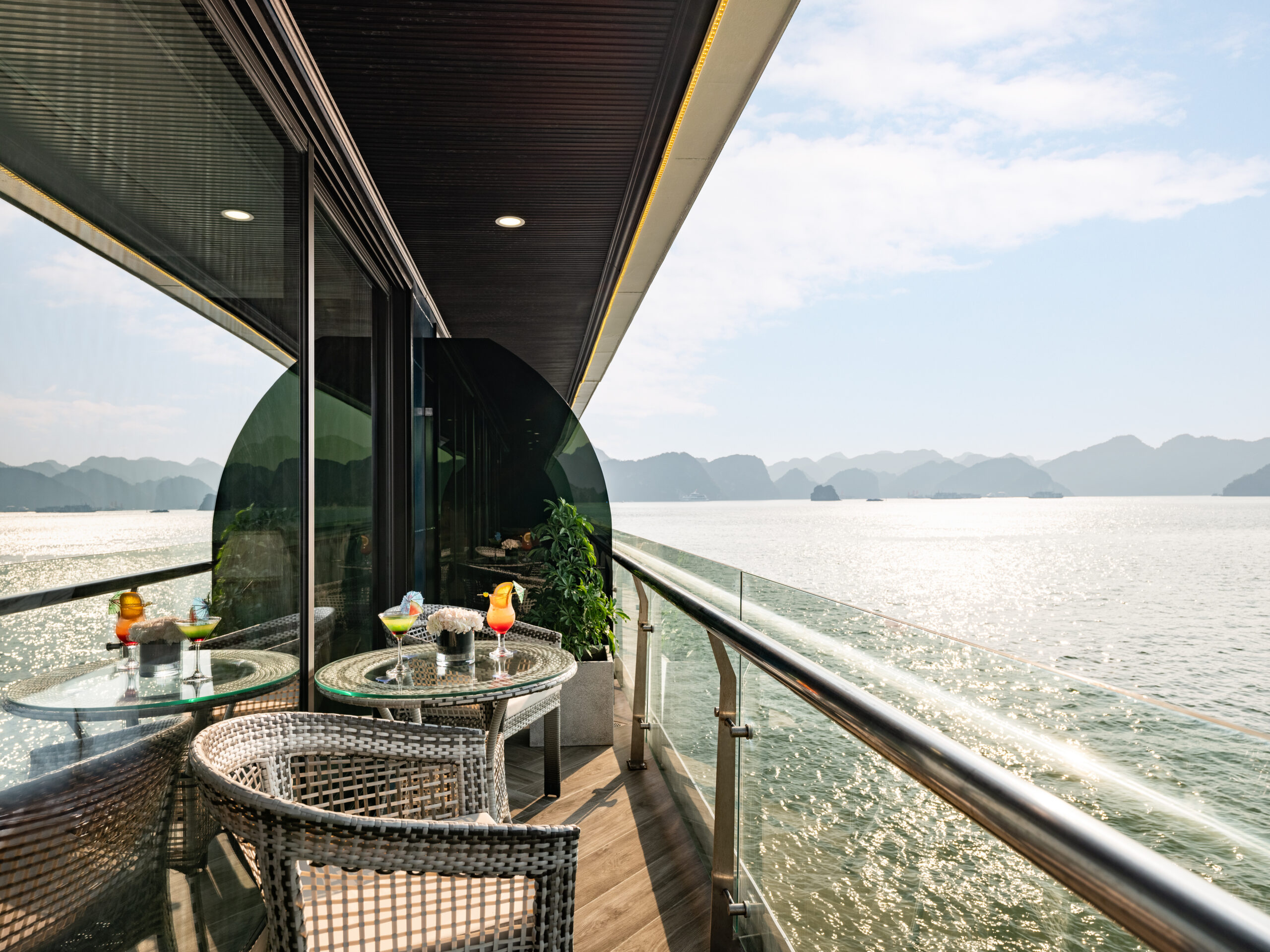 Doria Cruise - Du thuyền ngủ đêm 5 sao Vịnh Lan Hạ