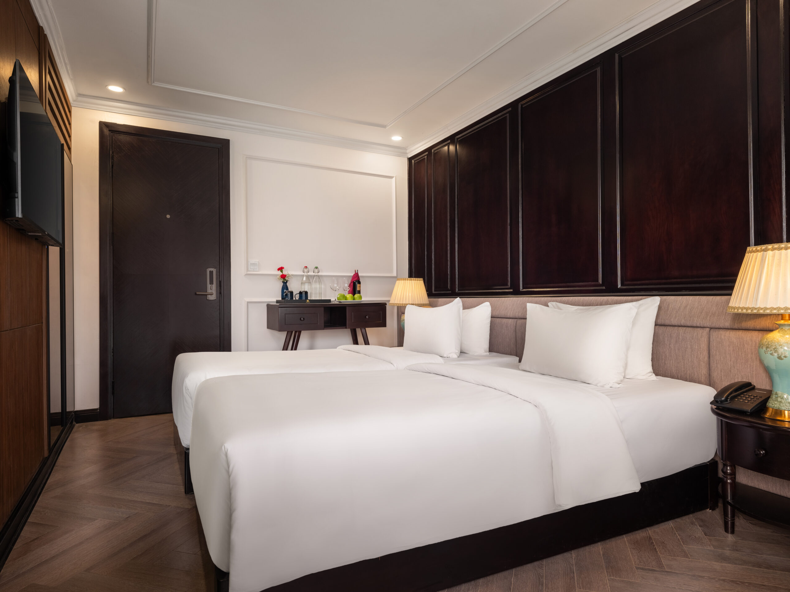 Doria Cruise - Du thuyền ngủ đêm 5 sao Vịnh Lan Hạ