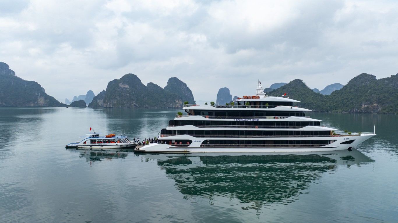 Halora Nova Cruise - Lan Hạ Over Night Cruise