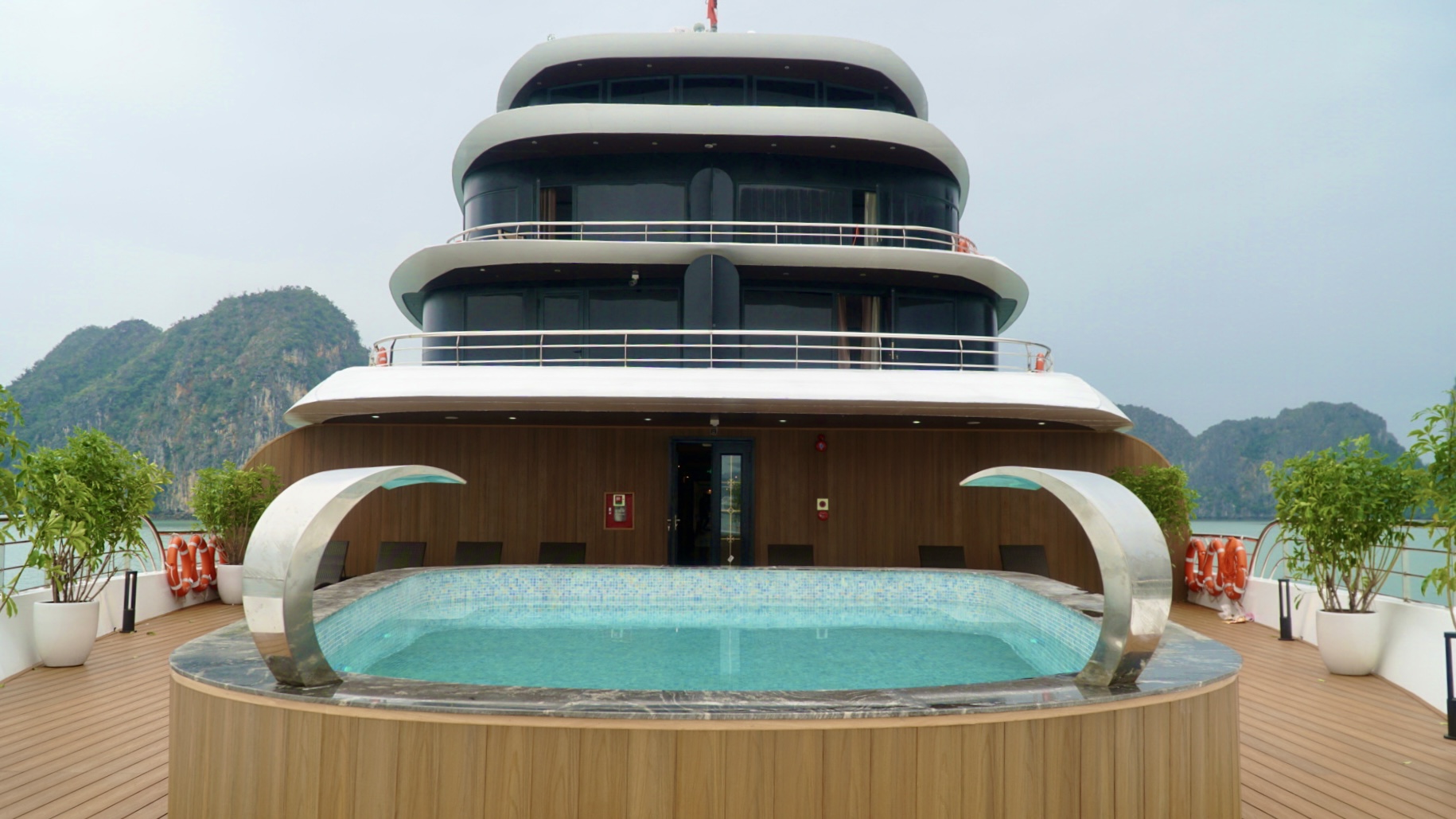 Halora Nova Cruise - Lan Hạ Over Night Cruise
