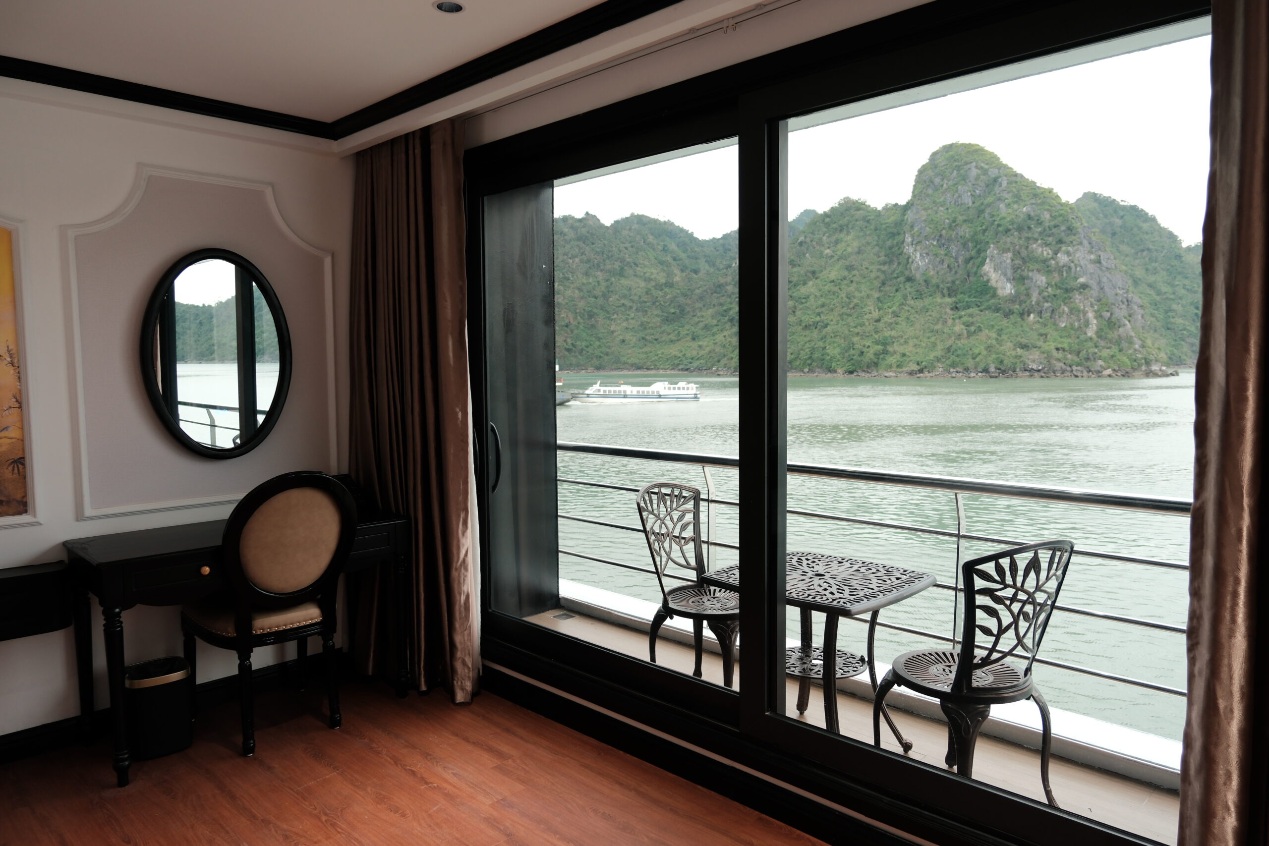 Halora Nova Cruise - Lan Hạ Over Night Cruise