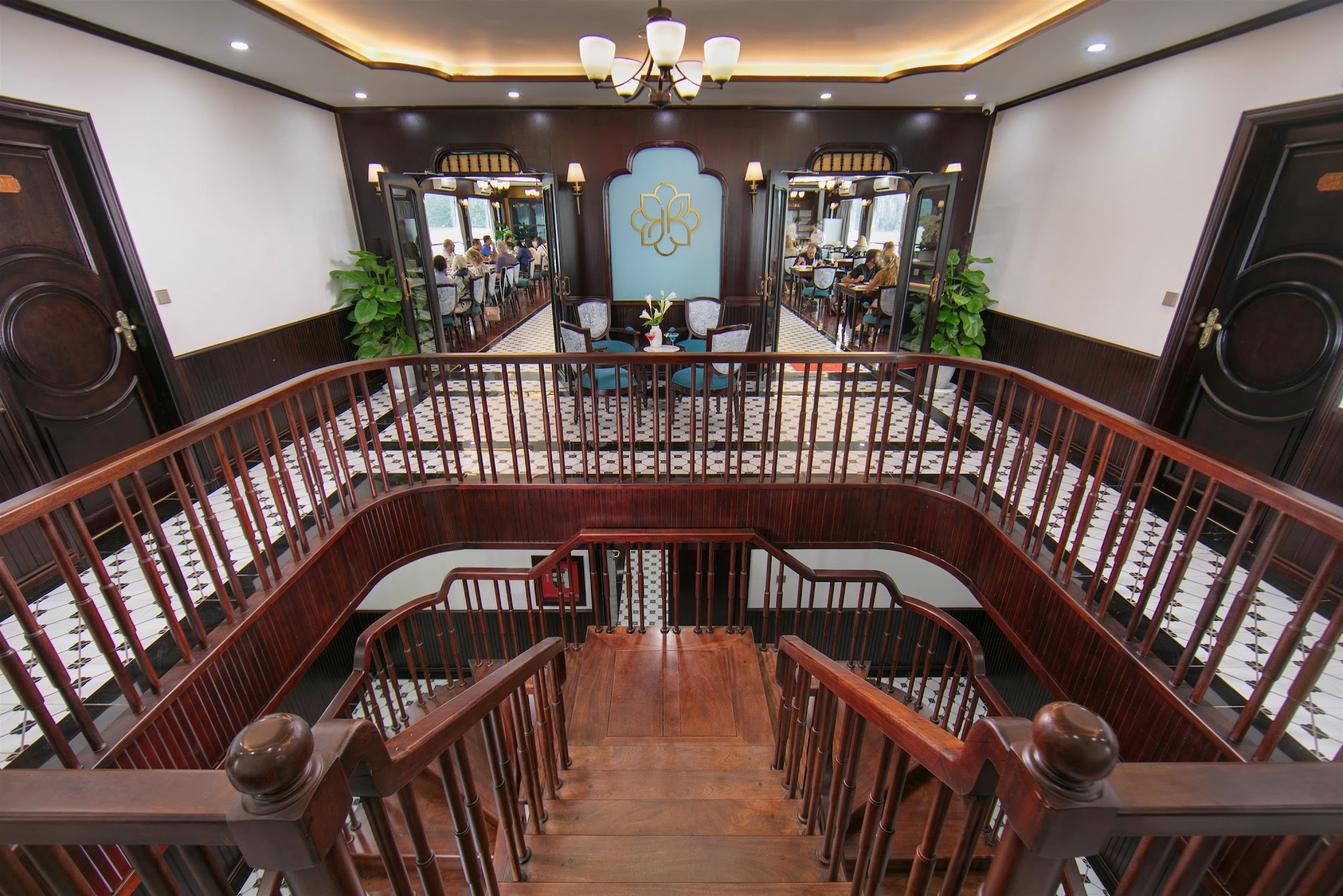 Du Yên Cruise - Du thuyền 5 , 5 sao ngủ đêm Vịnh hạ Long, Lan hạ