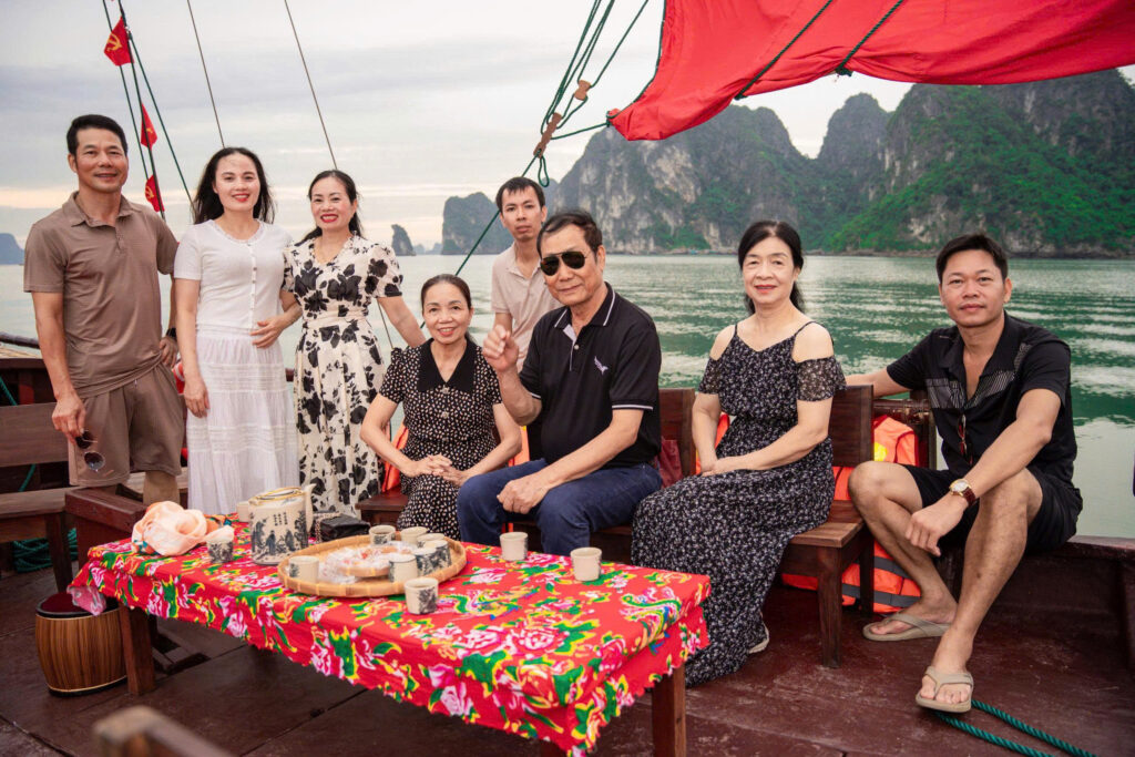 halong bay boat tour