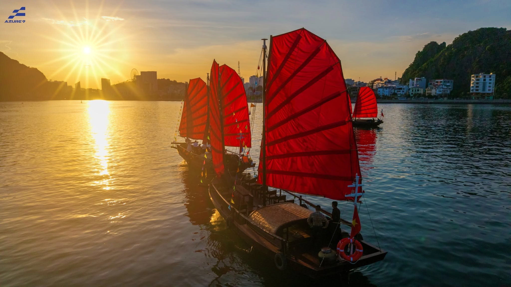 Tour thuyền buồm đỏ hạ long