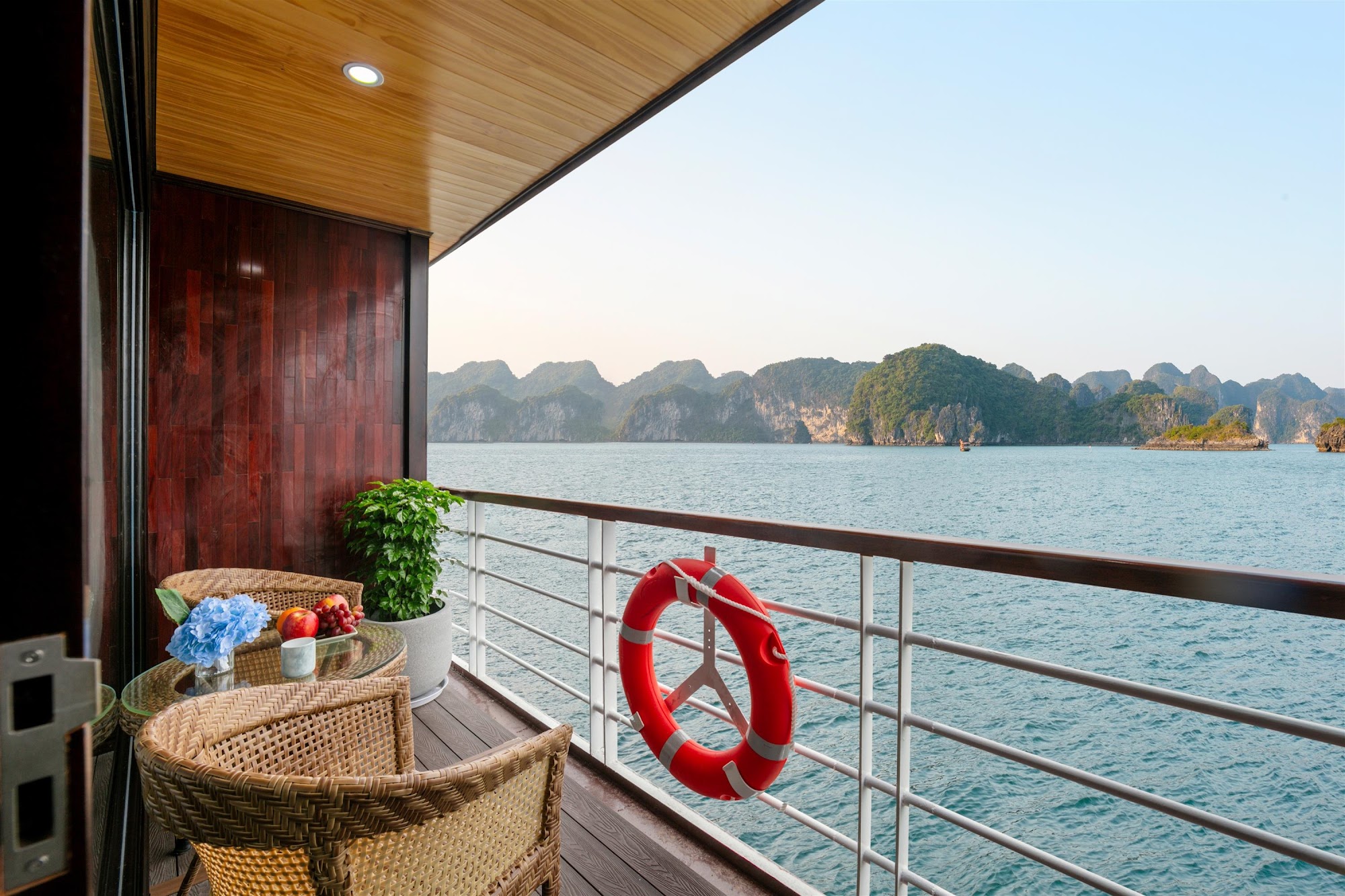 Du Yên Cruise - Du thuyền 5 , 5 sao ngủ đêm Vịnh hạ Long, Lan hạ
