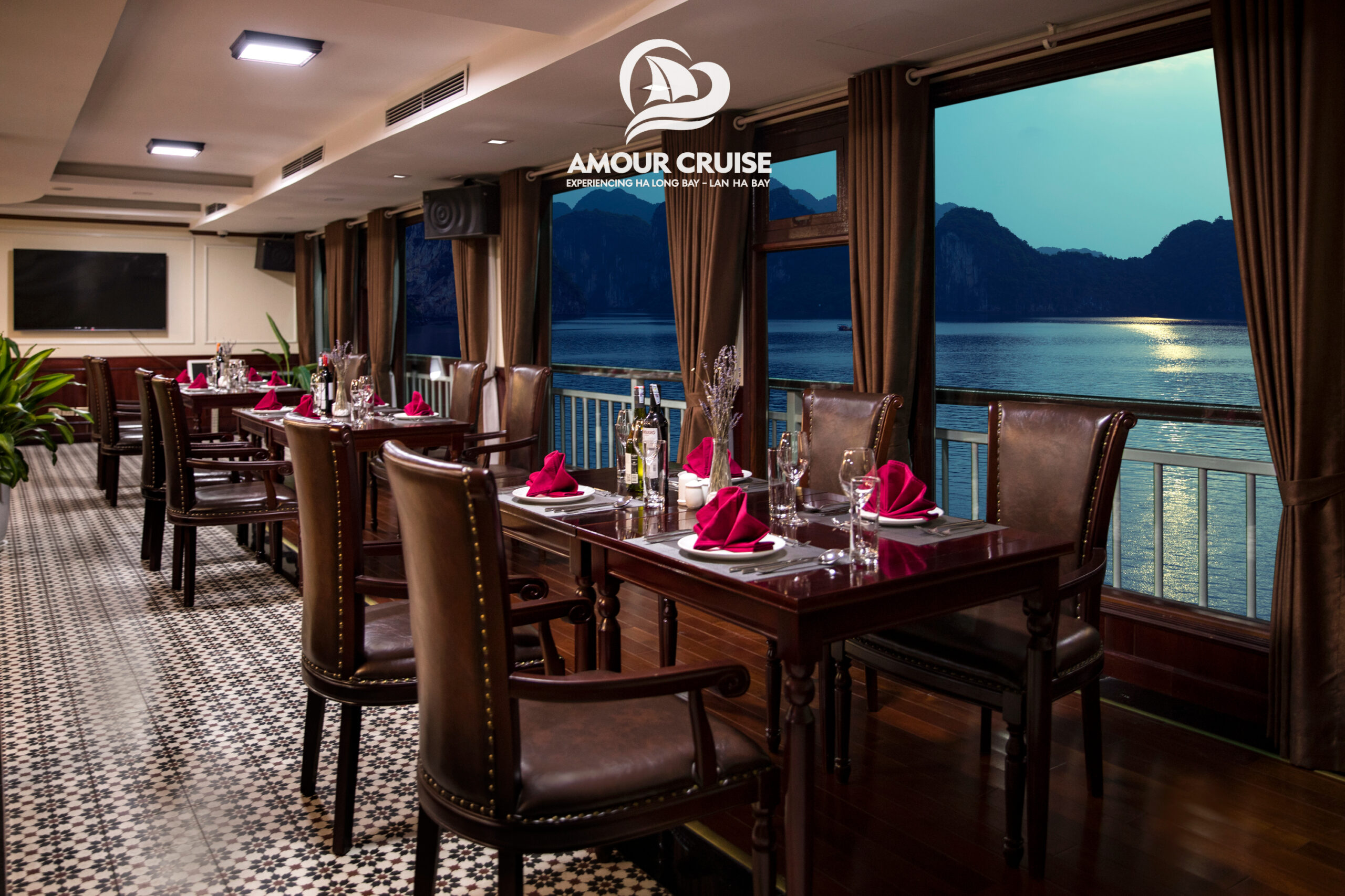 Amour Cruise ngủ đêm Hạ Long Lan Hạ Amour Cruise - Du thuyền 5 sao tour Vịnh Lan Hạ 2n1d, 3n2d