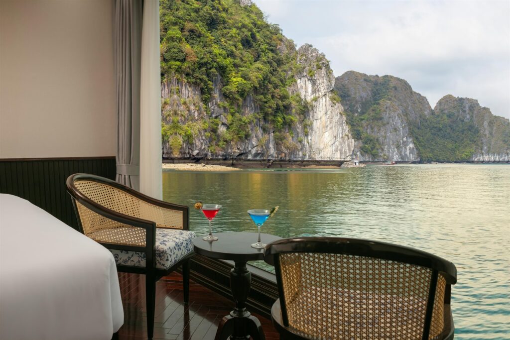 Phòng suite Du thuyền 6 sao Vịnh Hạ Long Lan Hạ 2n1d, 3n2d