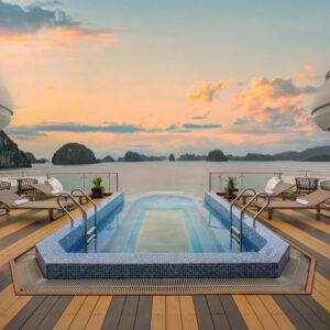 Du thuyền Luna Hạ Long tour ngủ đêm Vịnh Hạ Long 2n1d, 3n2d