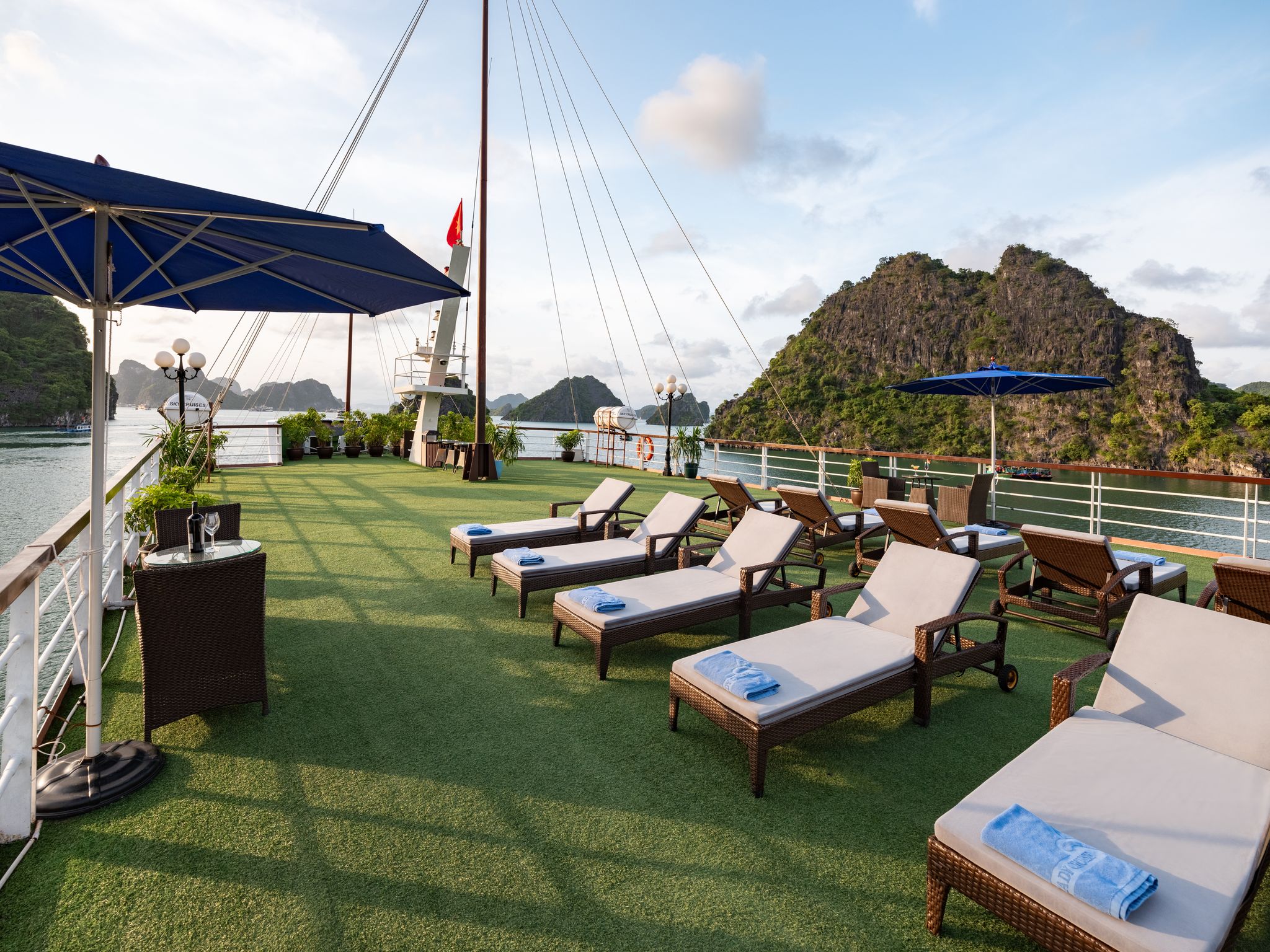 Le Jouney Elegance 5 star Cruise Lan Ha Bay