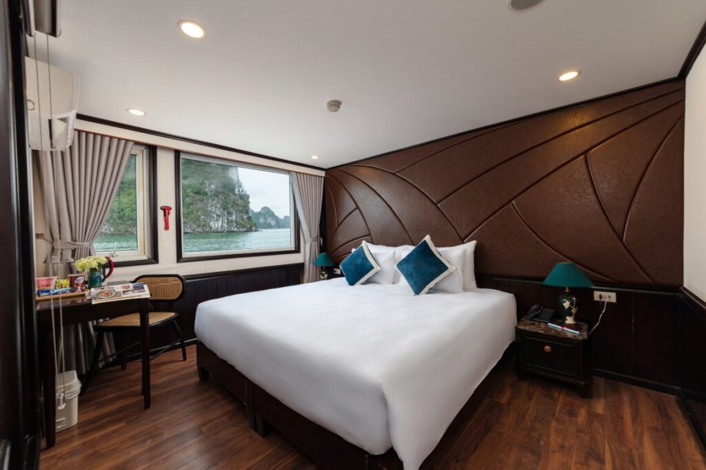 Phòng nghỉ Du thuyền Amand hạ Long tour Hạ Long Lan Hạ ngủ đêm