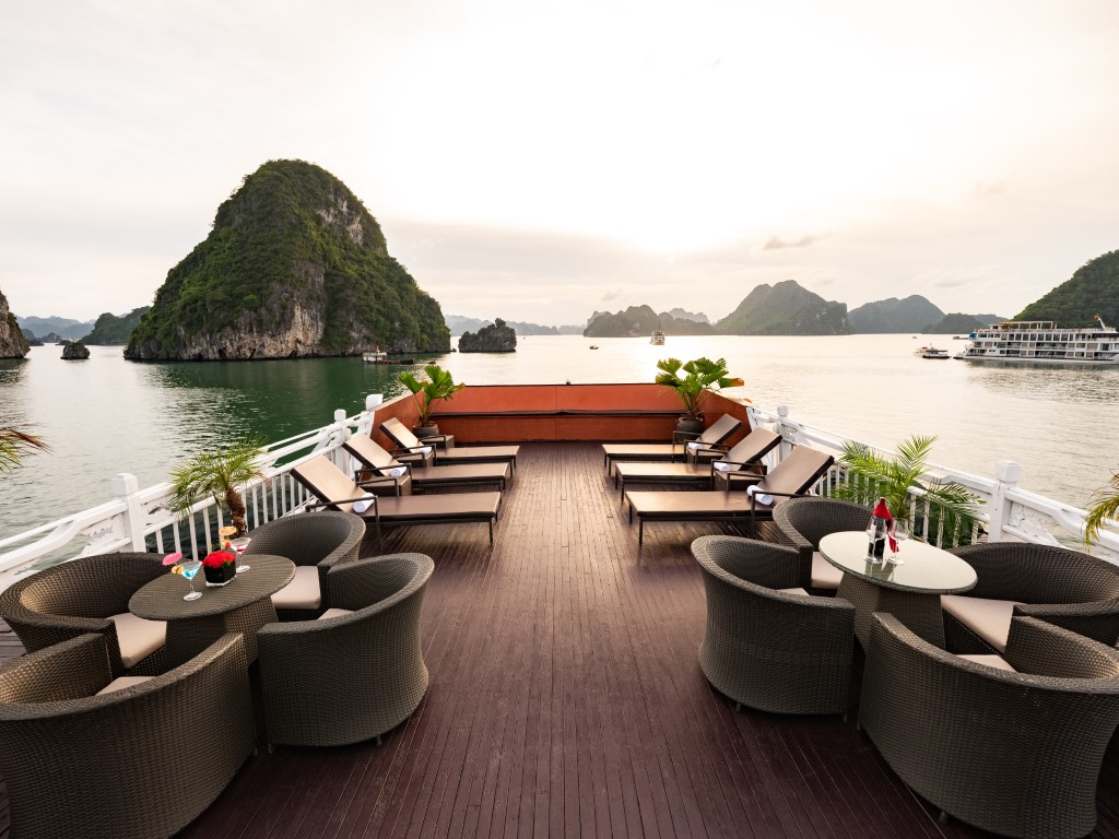 Đặt tour tàu 4 sao Vịnh Hạ Long, Lan Hạ 2n1d, 3n2d Hera Boutique