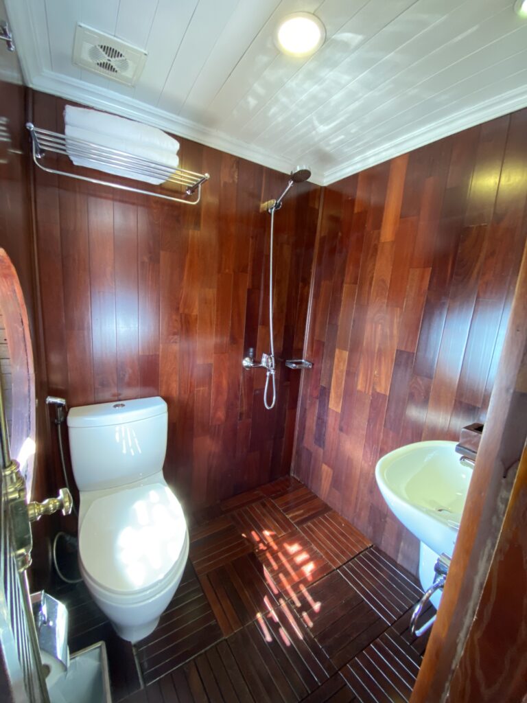 Tour Vịnh Hạ Long qua đêm tàu 4 sao Le Jouney Premium