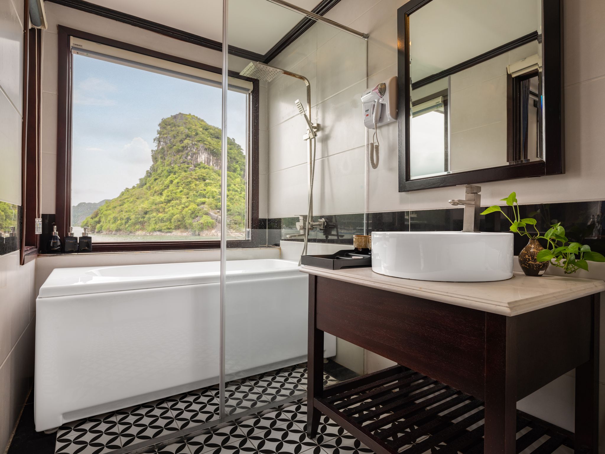 Le Jouney Elegance 5 star Cruise Lan Ha Bay Du thuyền 5 sao ngủ đêm Vịnh Lan Hạ 2n1d, 3n2d: Le Jouney Elegance