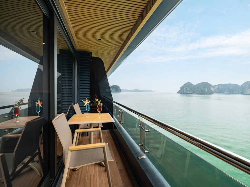 Tour Du thuyền 5, 6 sao Vịnh Lan Hạ 2n1d, 3n2d: Tulip Cruise