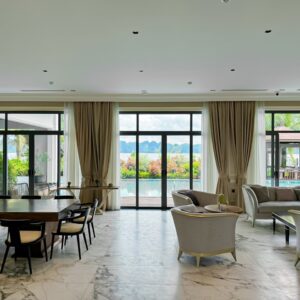 The One Villa, Villa 6 phòng ngủ view vịnh, bãi biển, bể bơi riêng, sân vườn