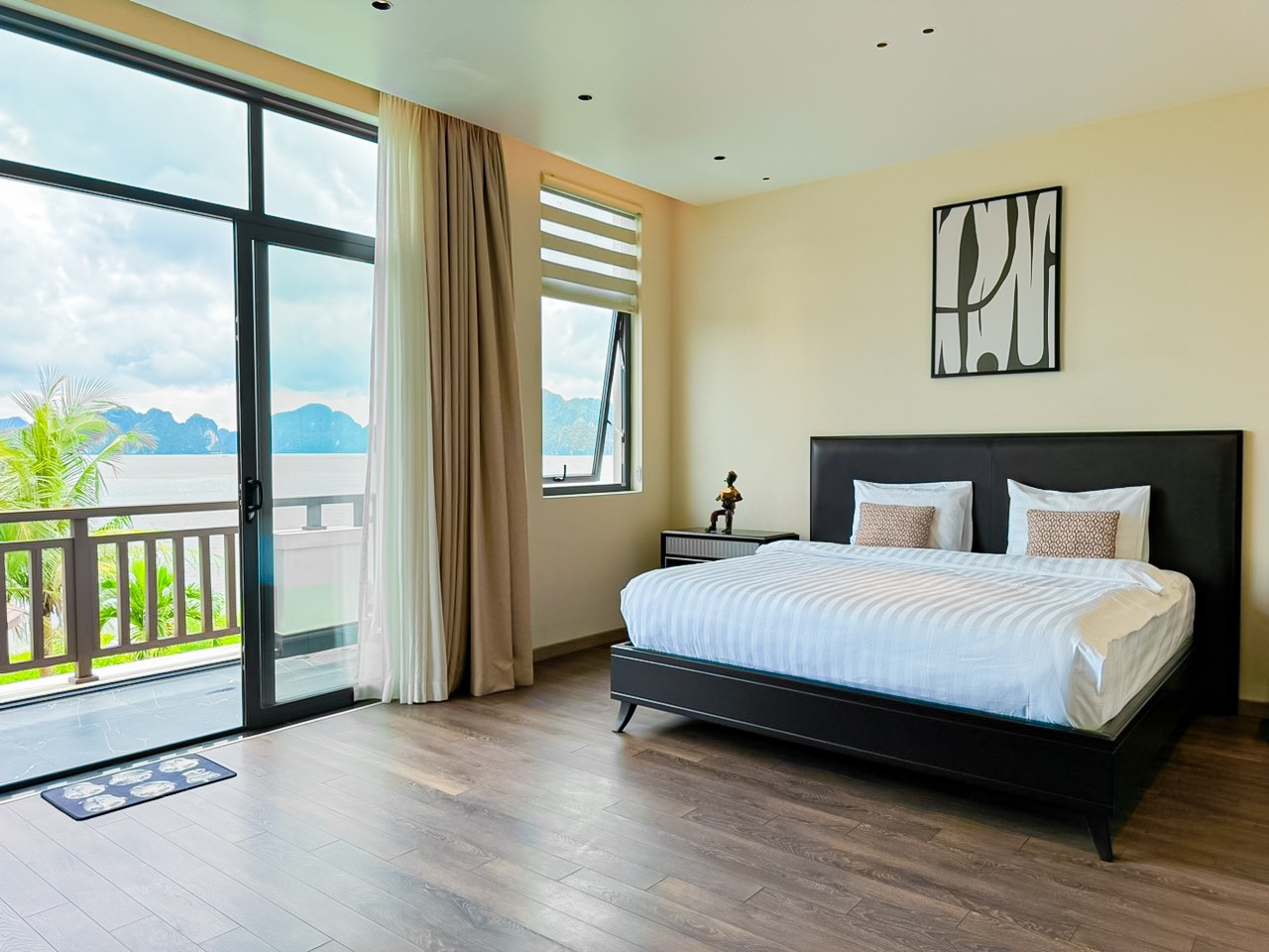 The One Villa 6PN đảo Tuần Châu, Quảng Ninh The One Villa, Villa 6 phòng ngủ view vịnh, bãi biển, bể bơi riêng, sân vườn