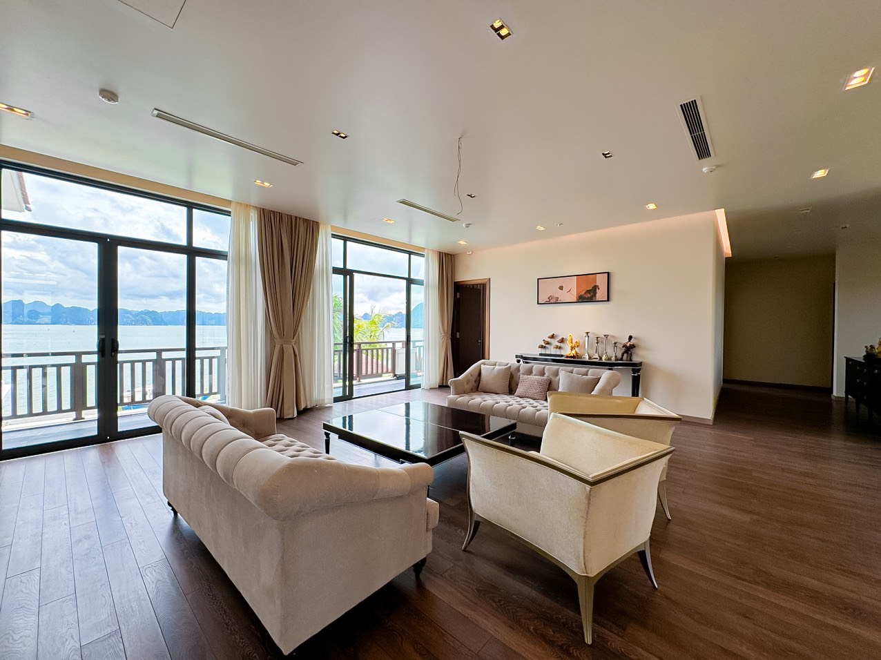 The One Villa 6PN đảo Tuần Châu, Quảng Ninh