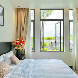 The One Villa, Villa 6 phòng ngủ view vịnh, bãi biển, bể bơi riêng, sân vườn