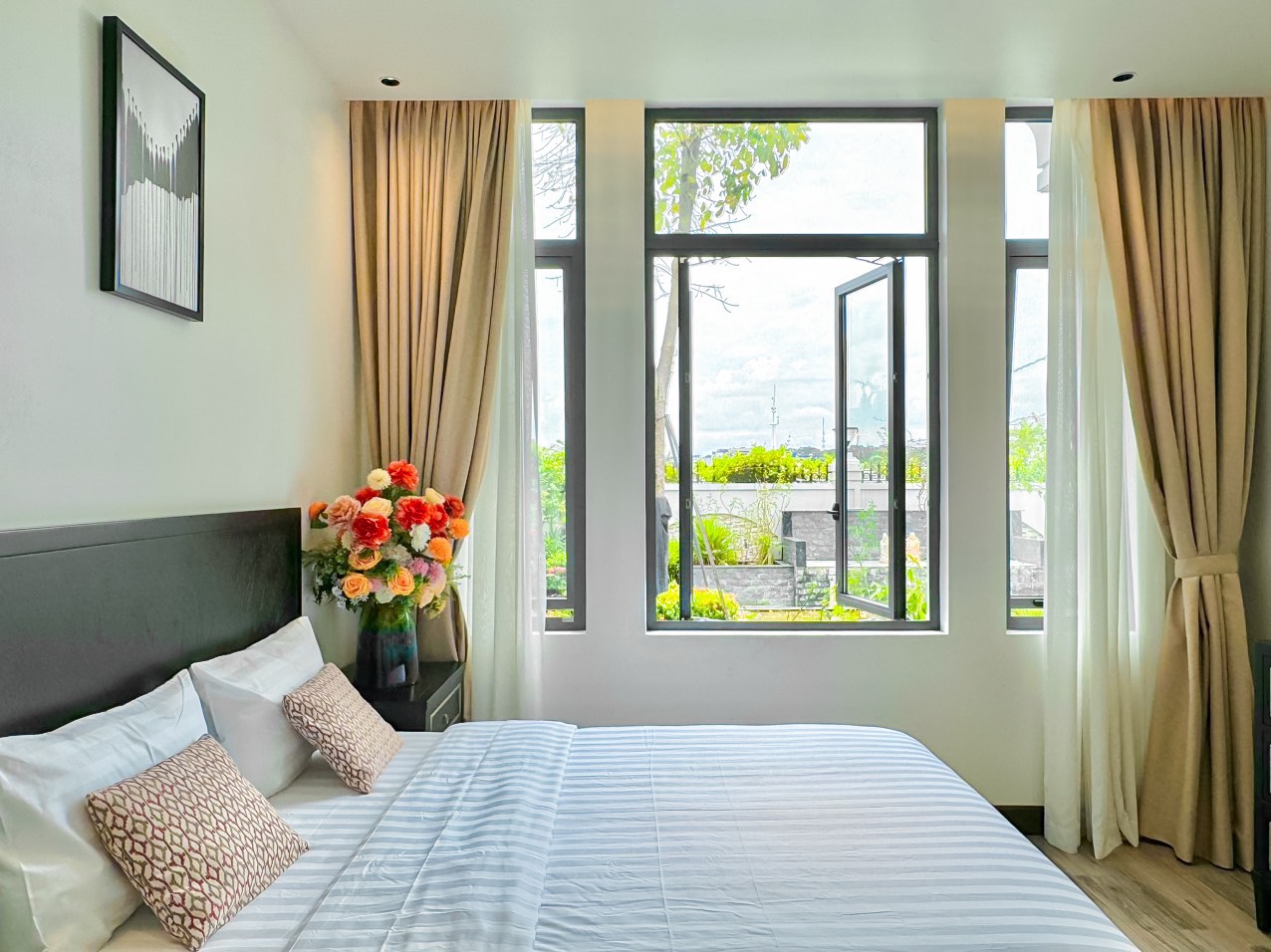 The One Villa 6PN đảo Tuần Châu, Quảng Ninh The One Villa, Villa 6 phòng ngủ view vịnh, bãi biển, bể bơi riêng, sân vườn