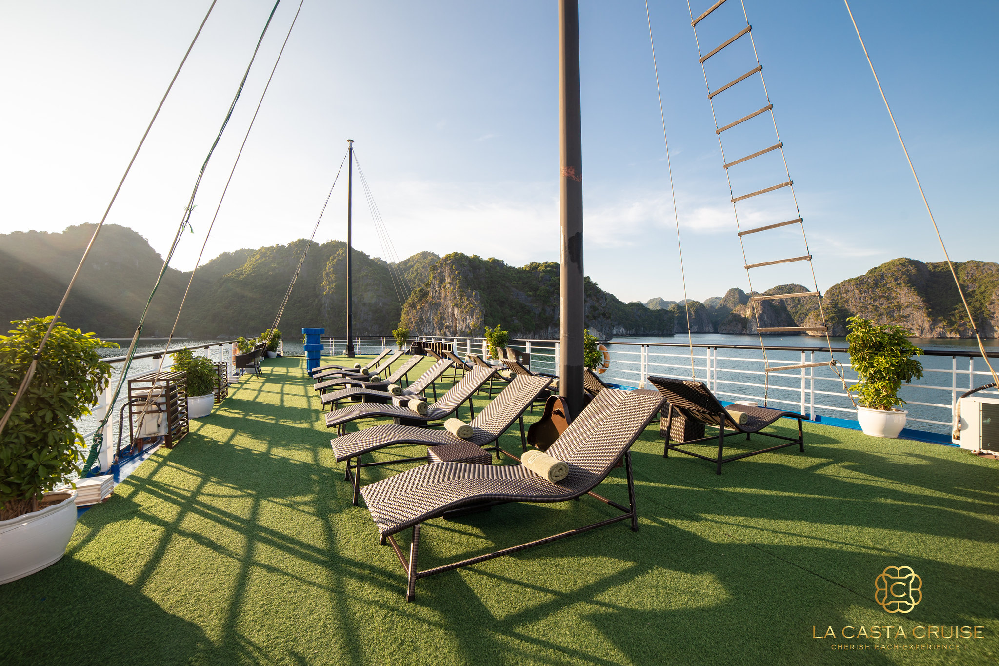 La Casta Cruise 5 star Lan Ha Overnight Du thuyền 5 sao tour vịnh Lan Hạ 2n1d, 3n2d: La Casta