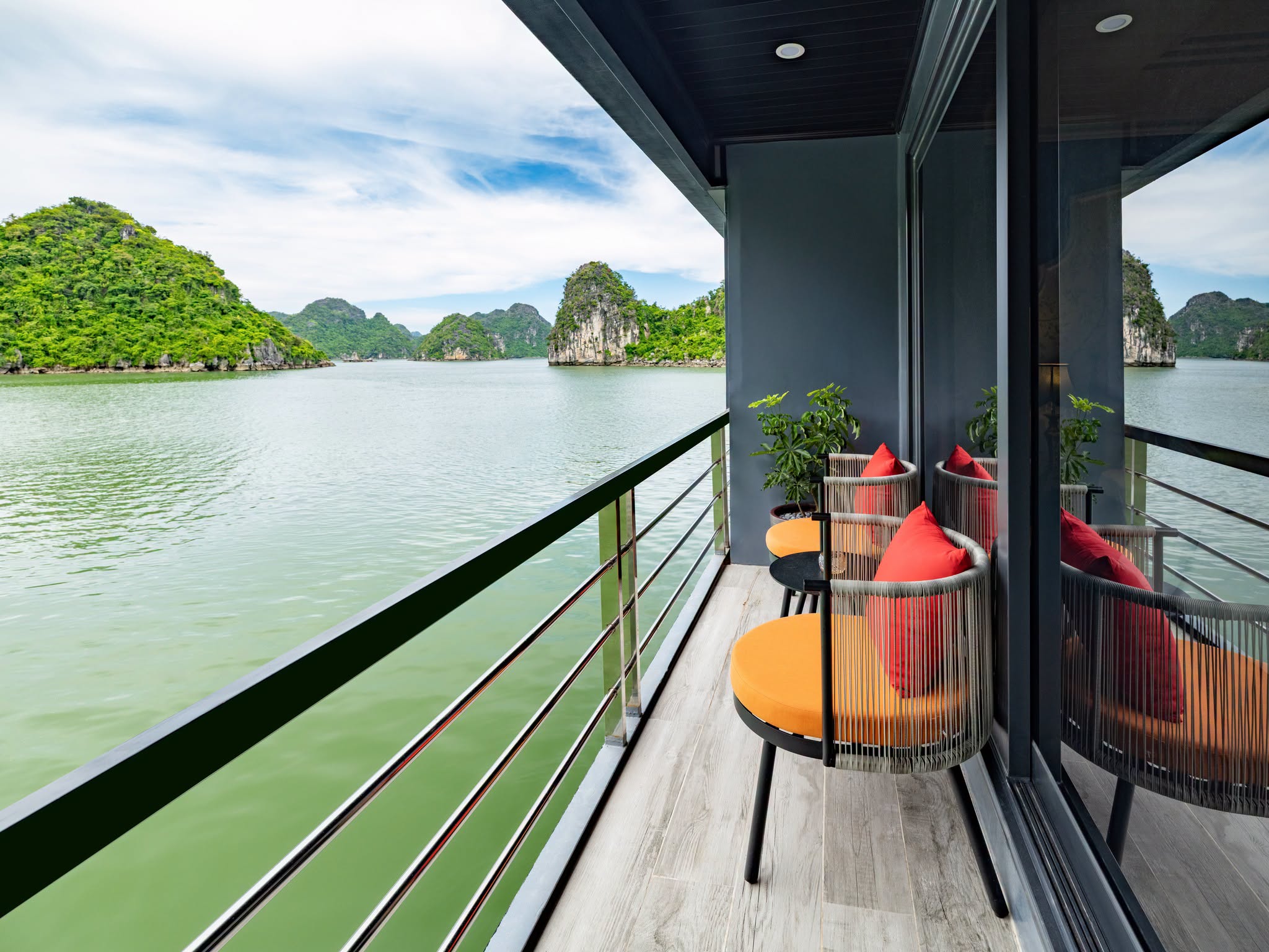 La Casta 6 Star Cruise Overnight Lan Ha Bay Du thuyền ngủ đêm 6 sao Vịnh Lan Hạ 2n1d, 3n2d La Casta Cruise