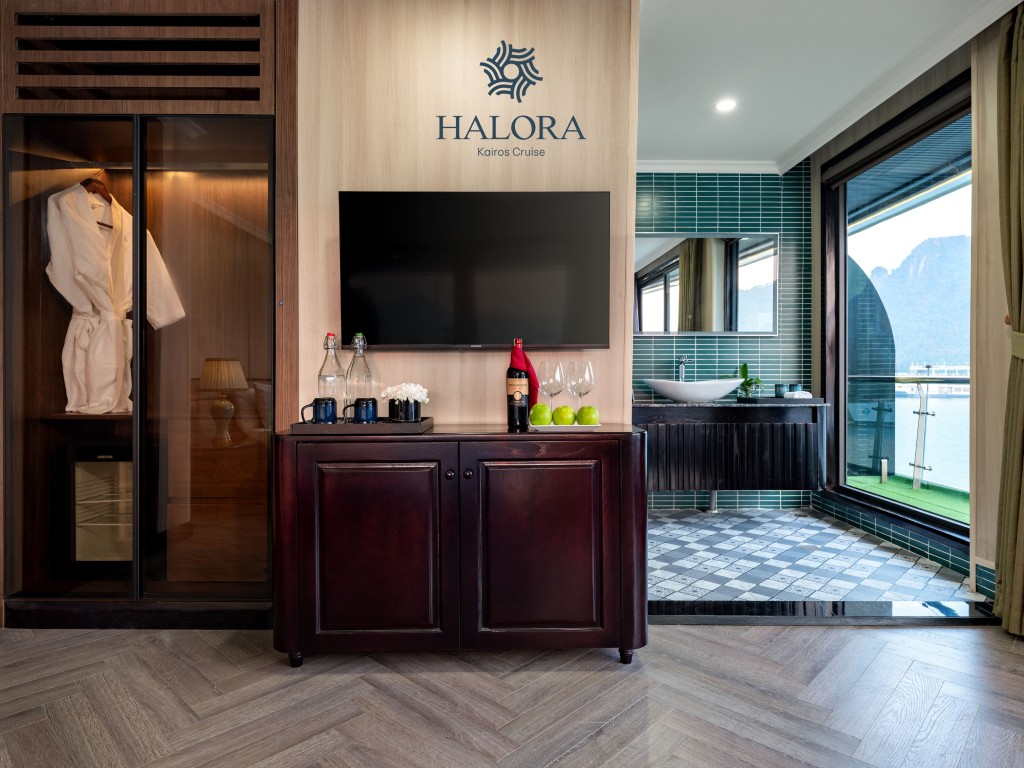 our Du thuyền Lan Hạ 5 sao 2n1d, 3n2d: Halora Kairos