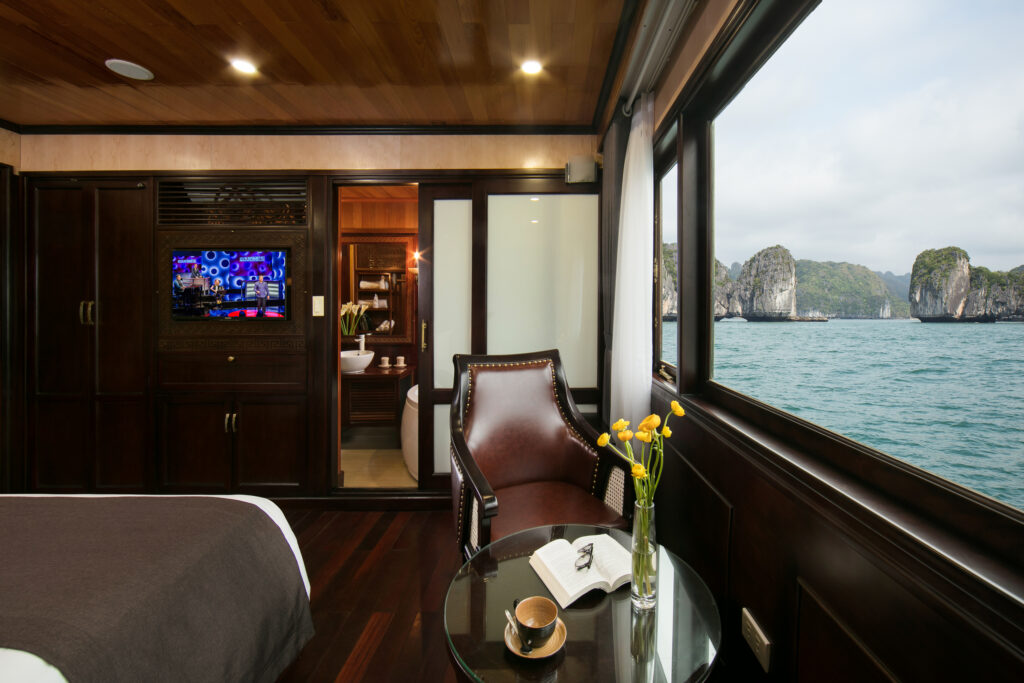 Tàu gỗ ngủ đêm Hạ Long Lan Hạ 2n1d, 3n2d: La Regina Royal