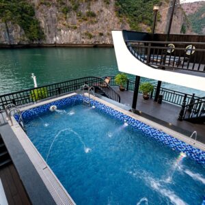 Du thuyền 5 sao Vịnh Lan Hạ 2n1d, 3n2d: Rita