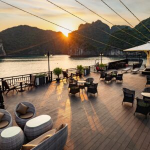 Du thuyền 5 sao Vịnh Lan Hạ 2n1d, 3n2d: Rita